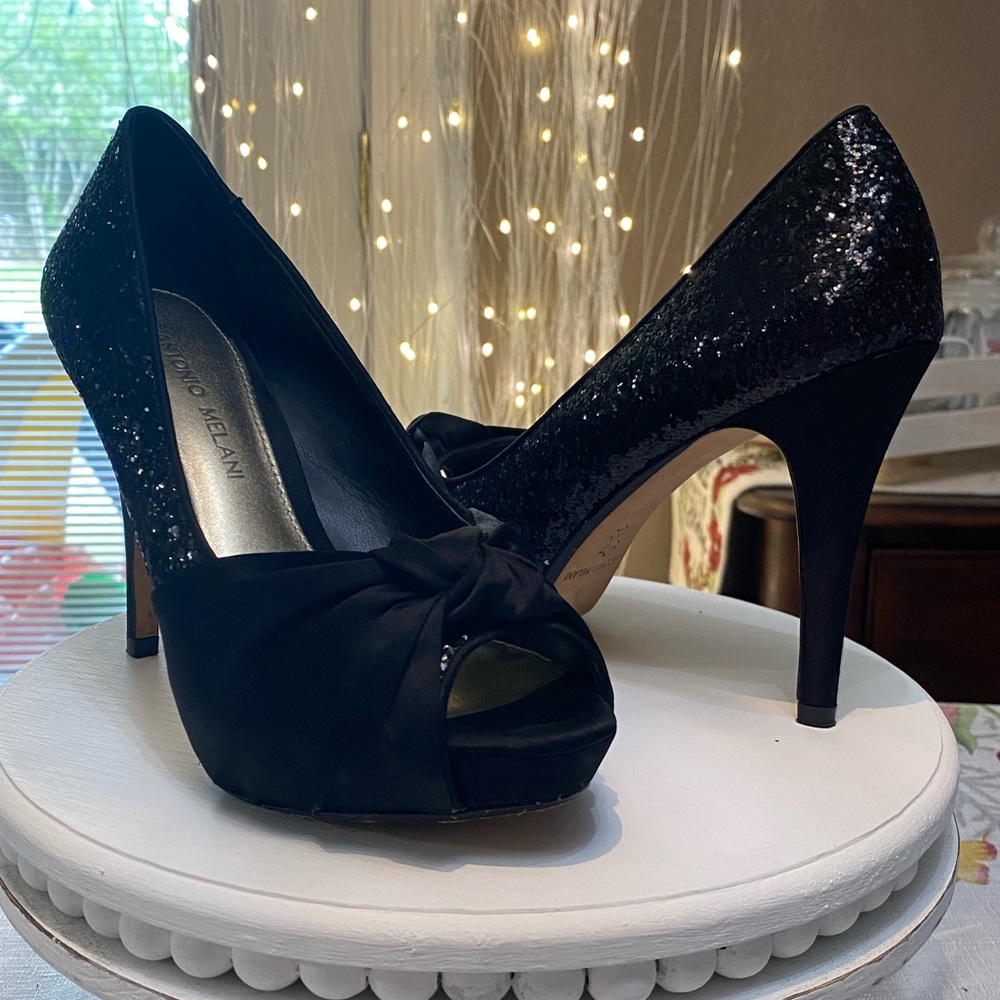 Size 6.5 Women’s Antonio Melani 4” high heel shoes.